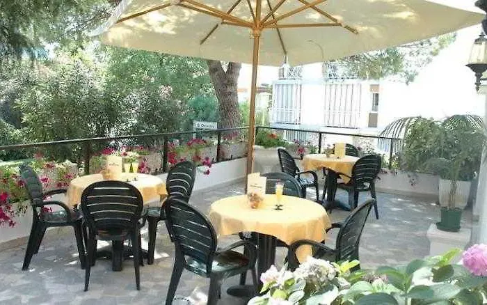 Ξενοδοχείο με διαμερίσματα Touring 4*